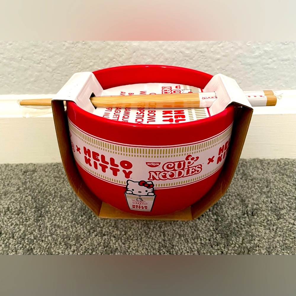 Cup Noodles x Hello Kitty